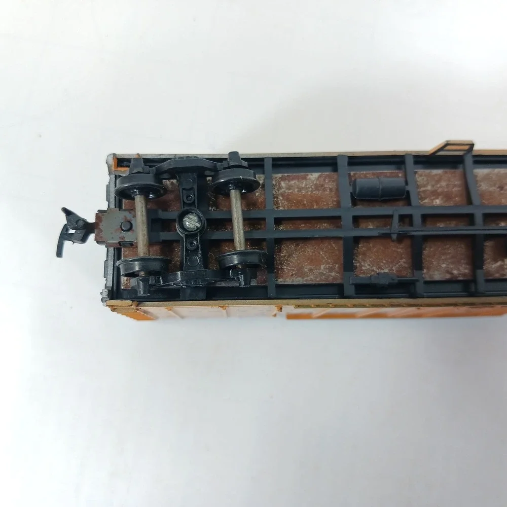 Pacific Fruit Express PFE 301527 HO Scale Refrigerator Car Orange SP UP